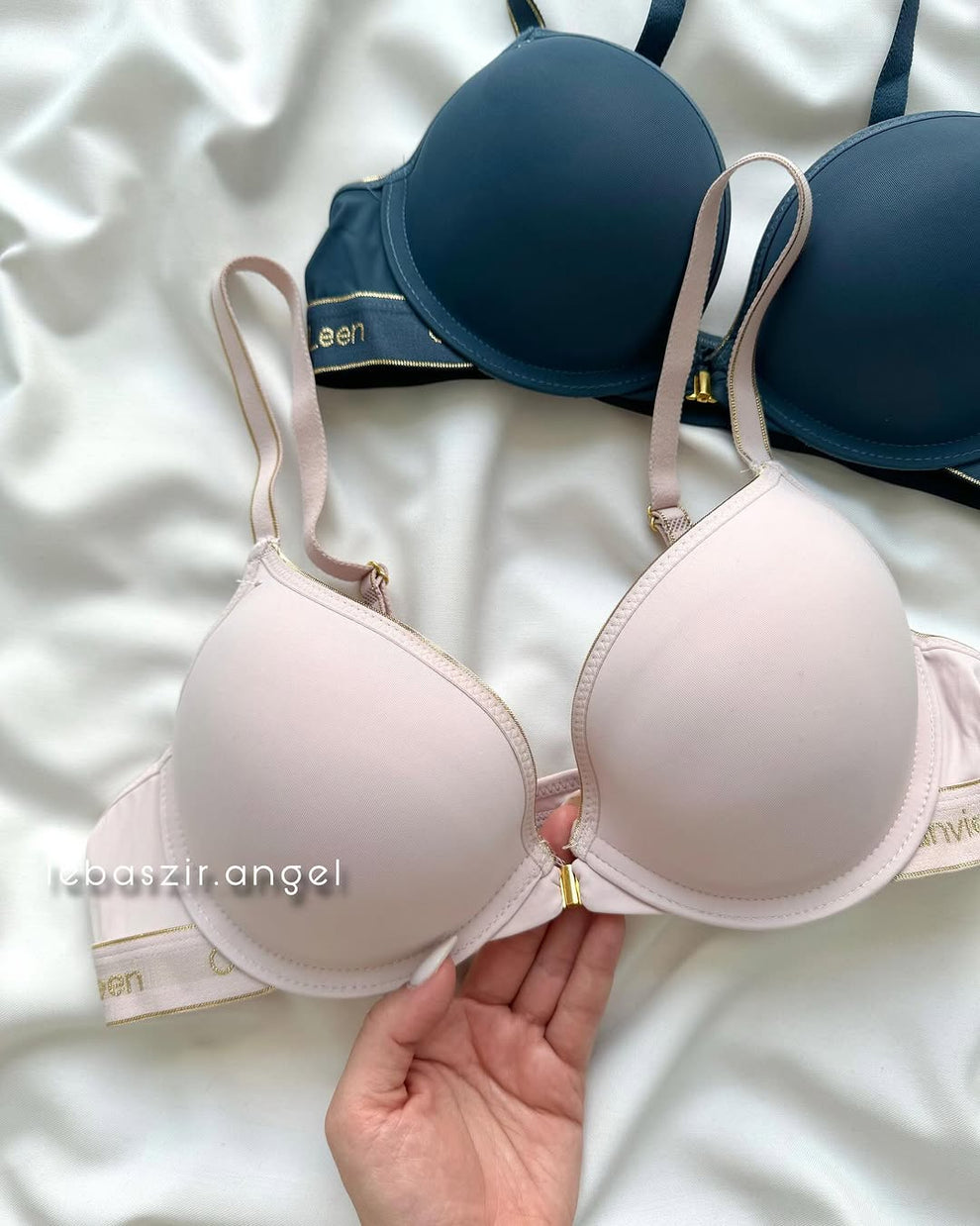 Silkynosft Signature  Premium Quality front buckle Double padded underwire bra ❤️